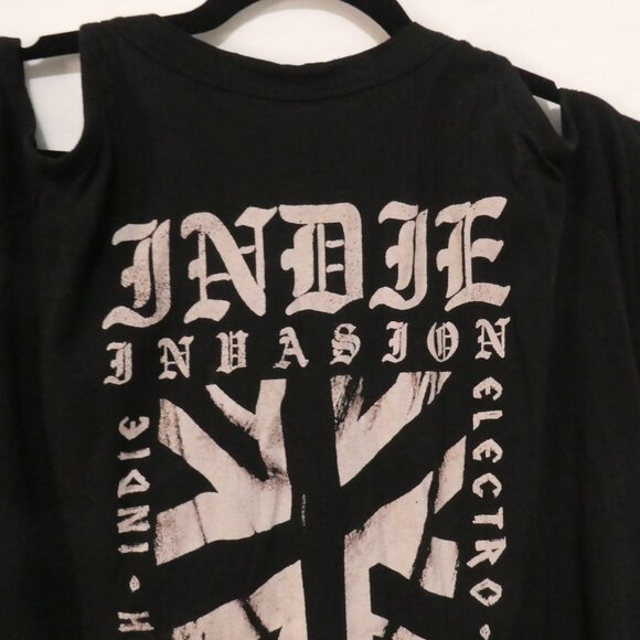 TORRID | size 1 | Black Indie Invasion Graphic T-Shirt | Cold / Cut-Out Shoulder - Picture 5 of 13